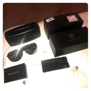 Brand New Authentic Versace Sunglasses.